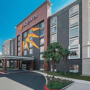 La Quinta Inn & Suites By Wyndham San Antonio Downtown